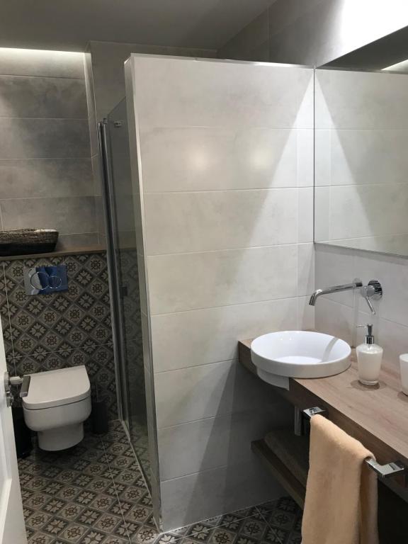 A bathroom at Apartamentos DUKE