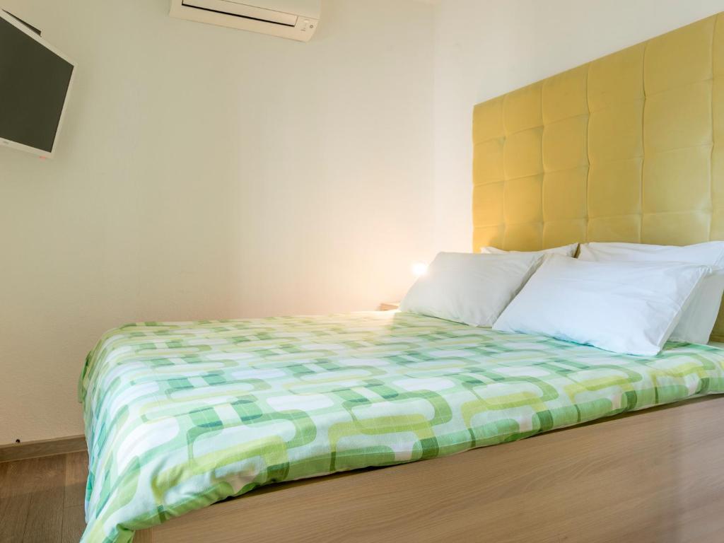 Apartments Windrose - One Bedroom Apartment With Balcony