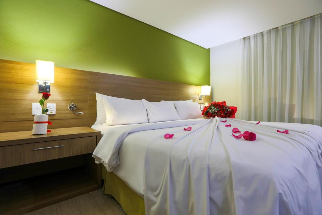 Postel nebo postele na pokoji v ubytování Radisson Hotel Belém