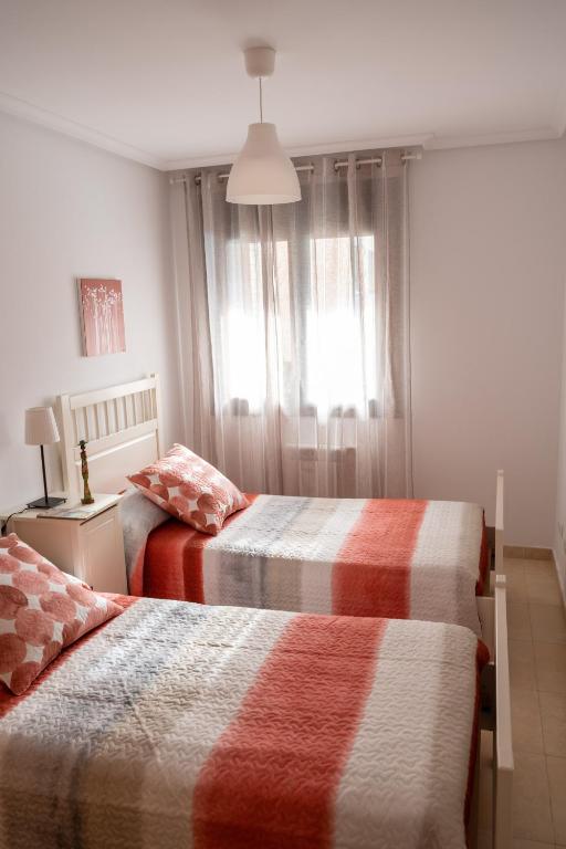 Postel nebo postele na pokoji v ubytování La Xalda, apartamento con piscina a 10 km de Llanes VUT-687-AS