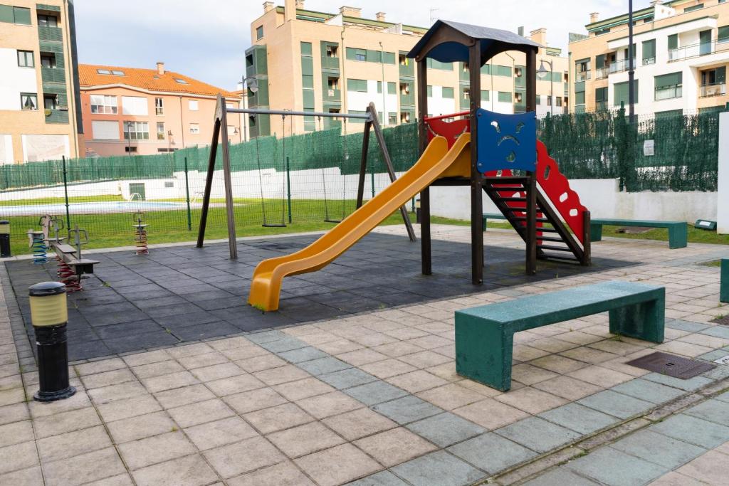 Herní místnost nebo prostor pro děti v ubytování La Xalda, apartamento con piscina a 10 km de Llanes VUT-687-AS