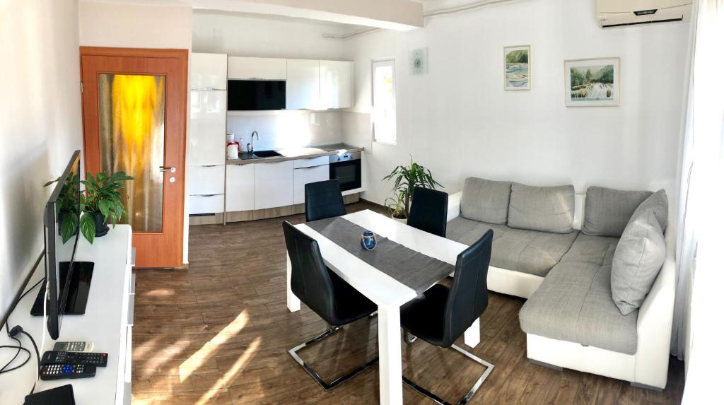 Apartments & Rooms Formenti - 3