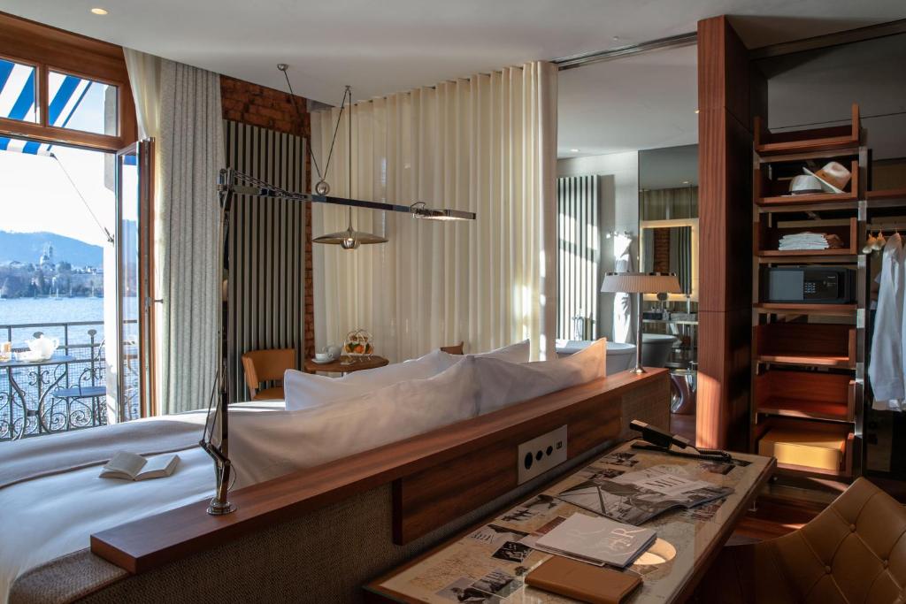 Postel nebo postele na pokoji v ubytování La Réserve Eden au Lac Zurich