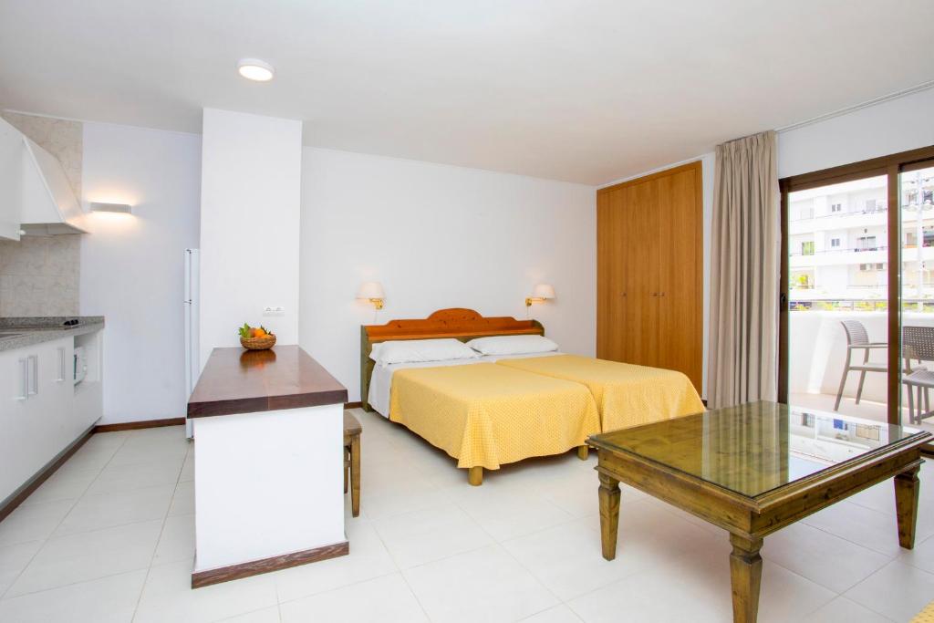 Apartamentos Bon Lloc, Santa Eularia des Riu – Updated 2022 ...