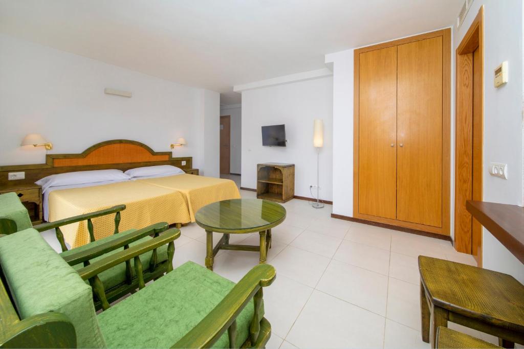 Apartamentos Bon Lloc, Santa Eularia des Riu – Bijgewerkte ...