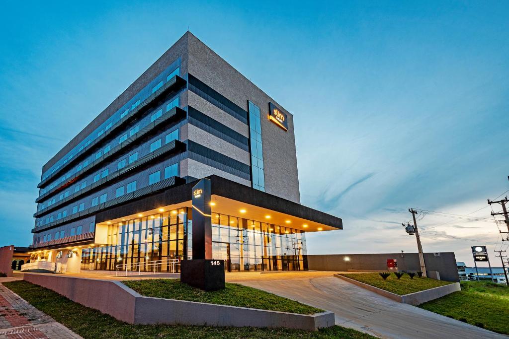 a large building with lights on in front of it at Slim Guarapuava in Guarapuava