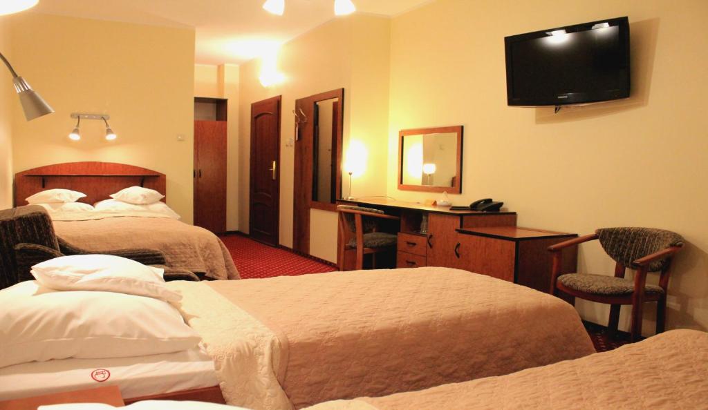 Postel nebo postele na pokoji v ubytování Hotel Continental