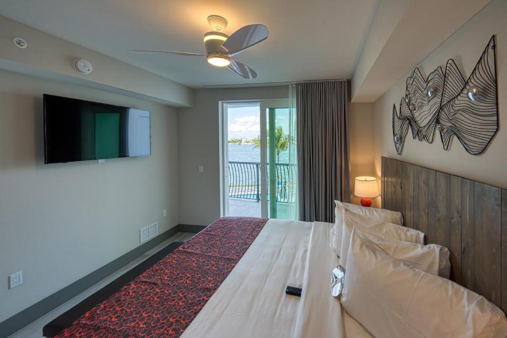 FUSION Resort Waterfront Suites - 两居室套房，阳台和全景