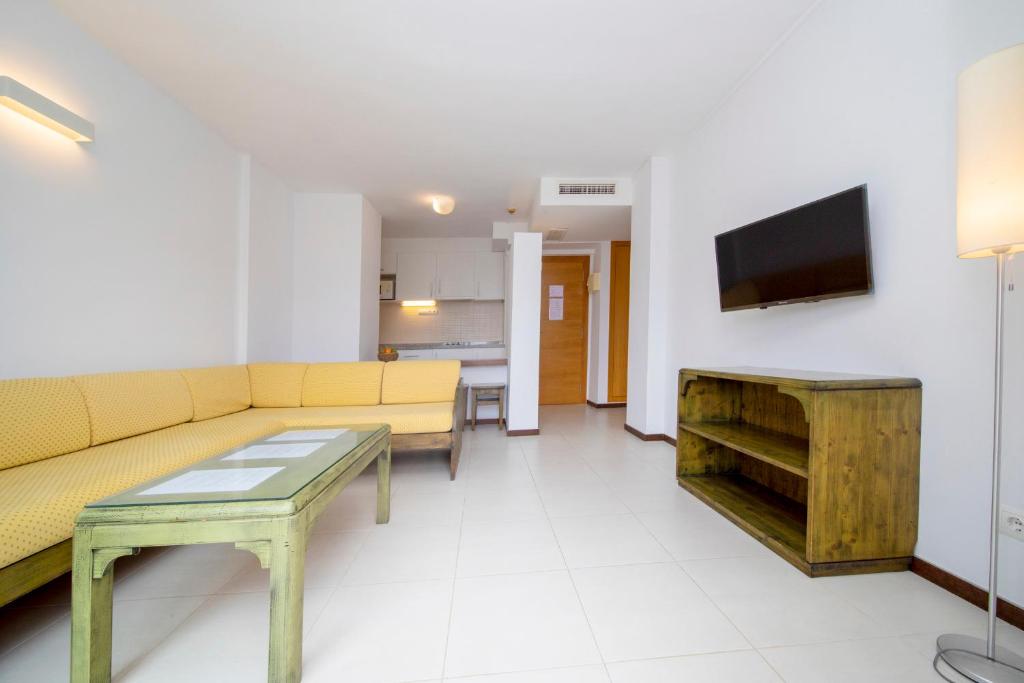Apartamentos Bon Lloc, Santa Eularia des Riu – Bijgewerkte ...