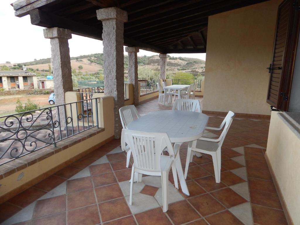 A balcony or terrace at House and Apts. Siniscola/Sardinien 35758