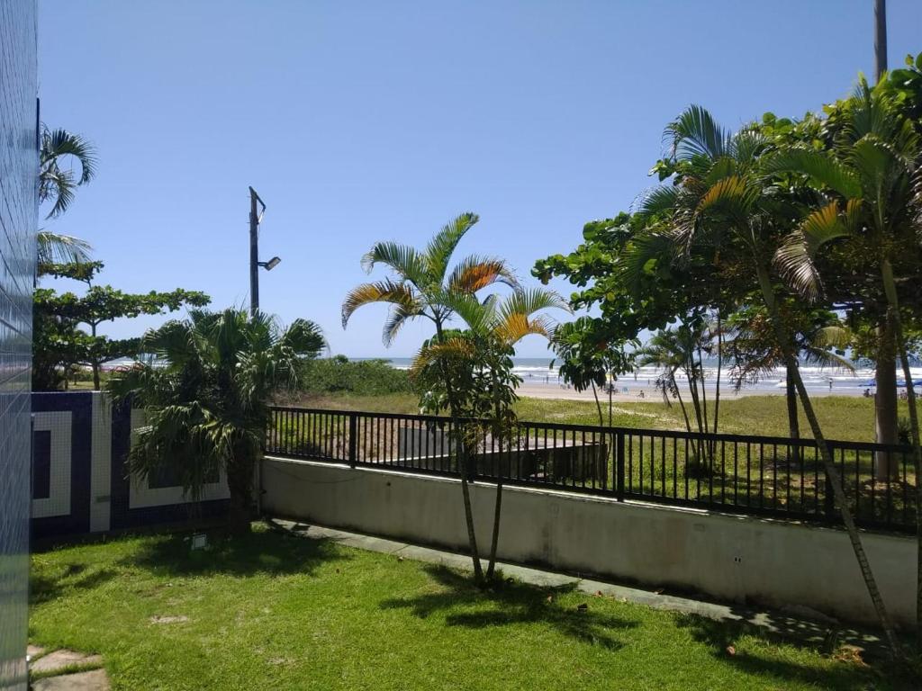  Apto Pe na areia em Bertioga apto 6 pessoas