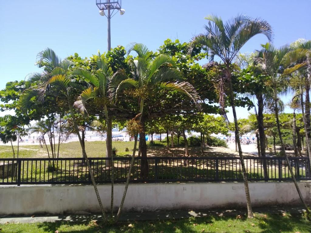  Apto Pe na areia em Bertioga apto 6 pessoas