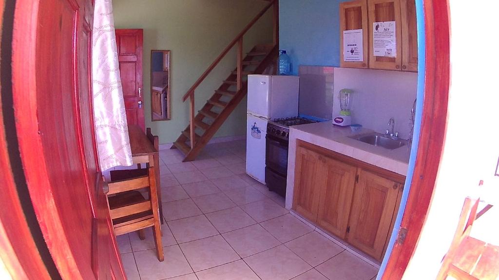 Kuchyň nebo kuchyňský kout v ubytování Sun Havens Apartments & Suites