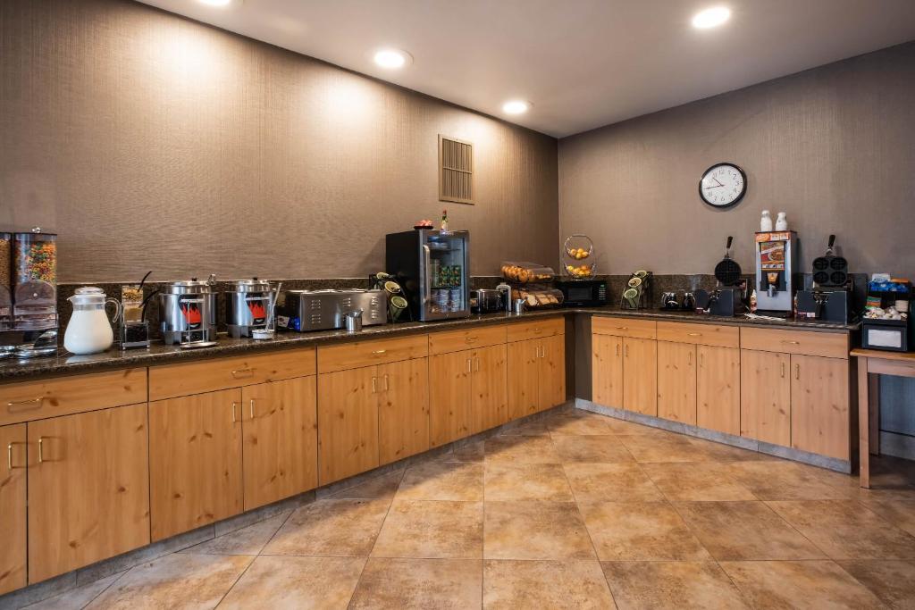 La Quinta by Wyndham Eugene photo