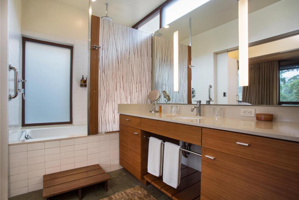 Cavallo Point - Contemporary Double Queen Room