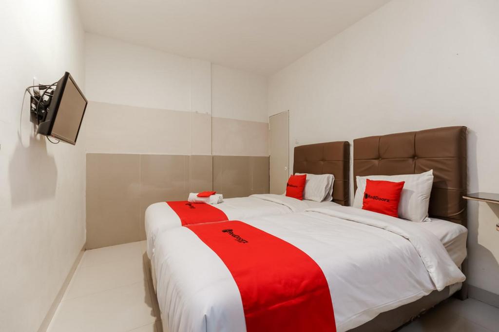 Postel nebo postele na pokoji v ubytování Permata Inn