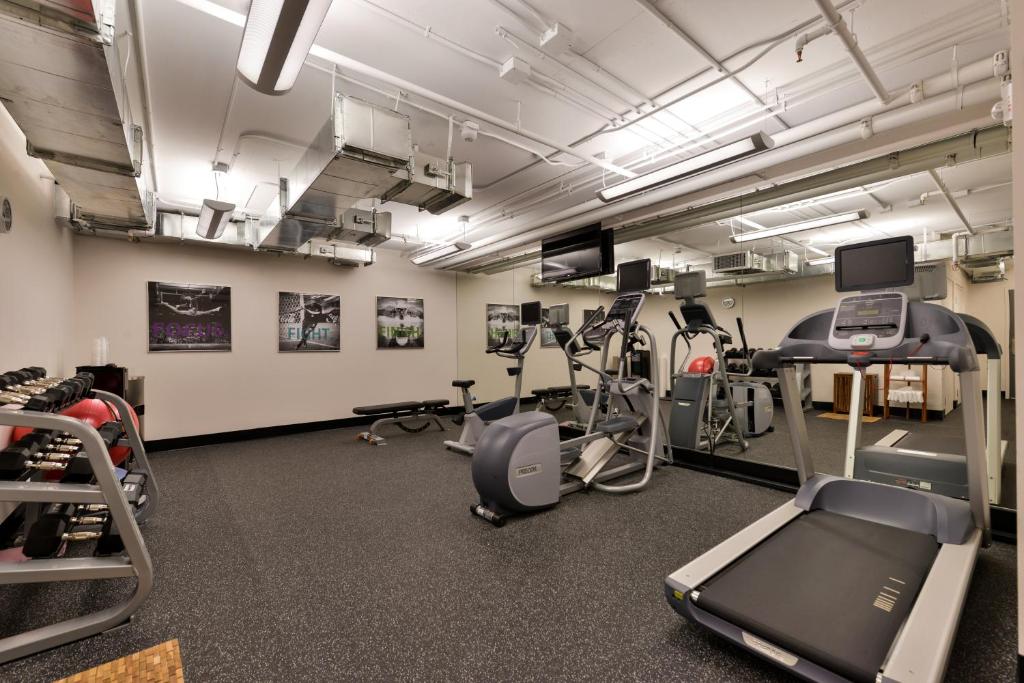 رزرو هتل و هاستل، Holiday Inn Express & Suites San Diego - Mission Valley، یک هتل IHG, 09197245266