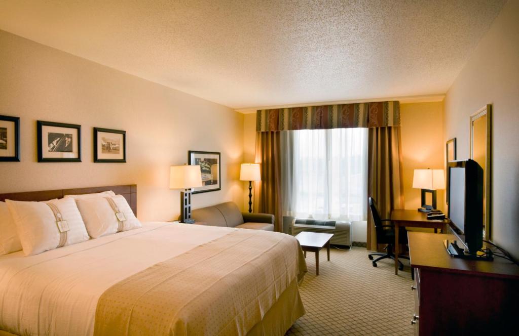 Holiday Inn Purdue - Fort Wayne, an IHG Hotel - 