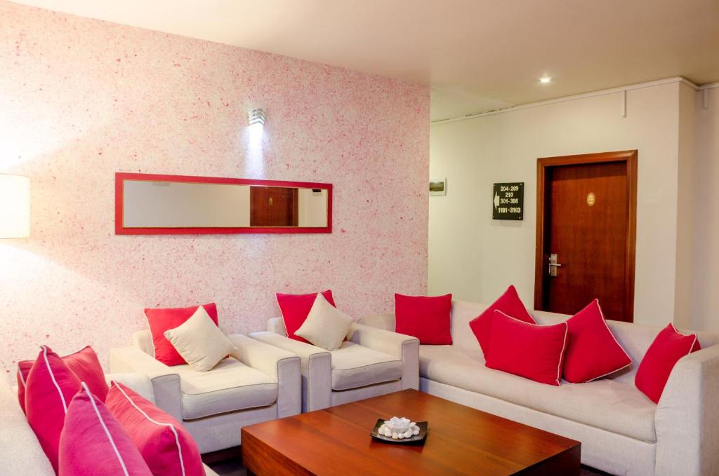 Posezení v ubytování Opulent River Face Hotel