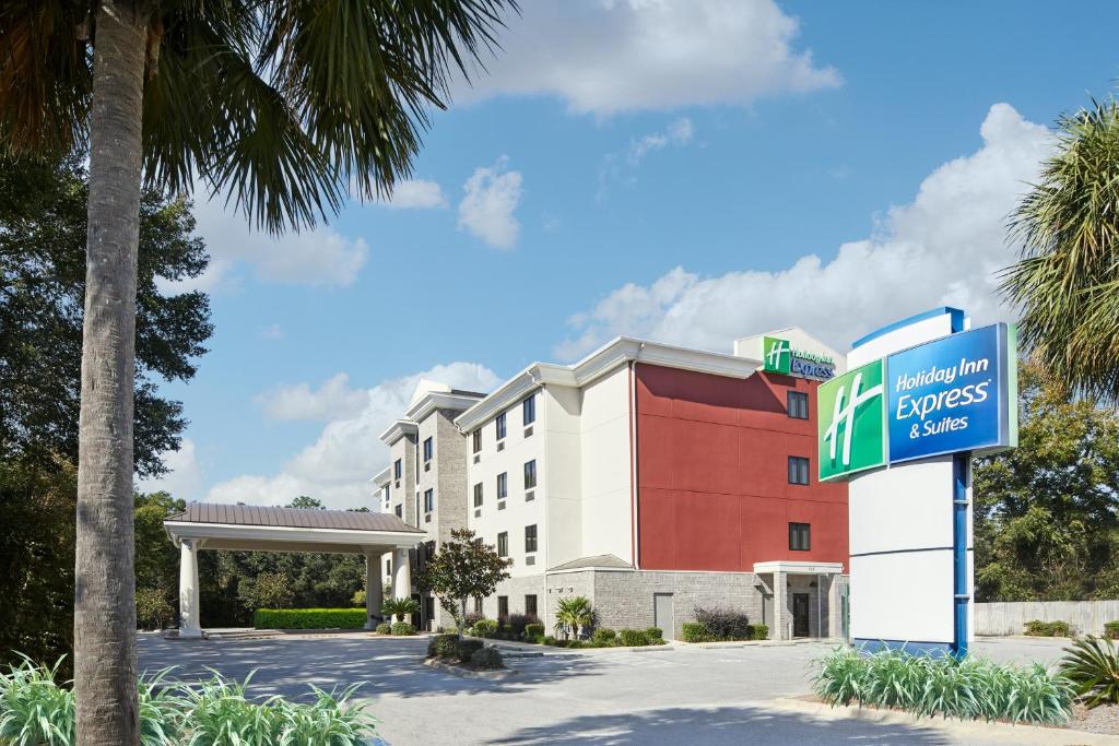 Holiday Inn Express Hotel and Suites PensacolaWest Navy Base
