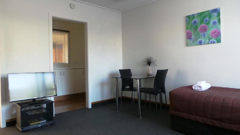 TV a/nebo společenská místnost v ubytování Owens Motel