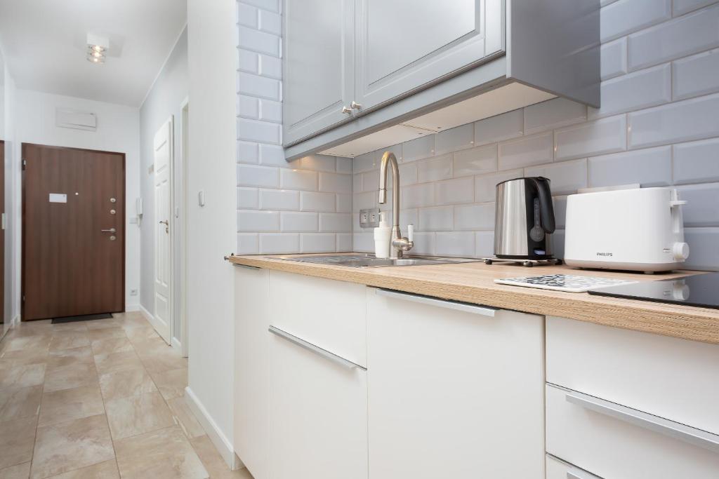 Kuchyňa alebo kuchynka v ubytovaní Apartment Warsaw Żoliborz by Noclegi Renters