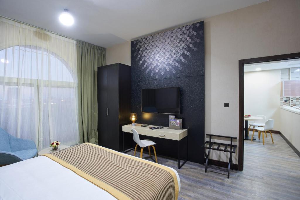 Uma cama ou camas num quarto em TIME Express Hotel Al Khan