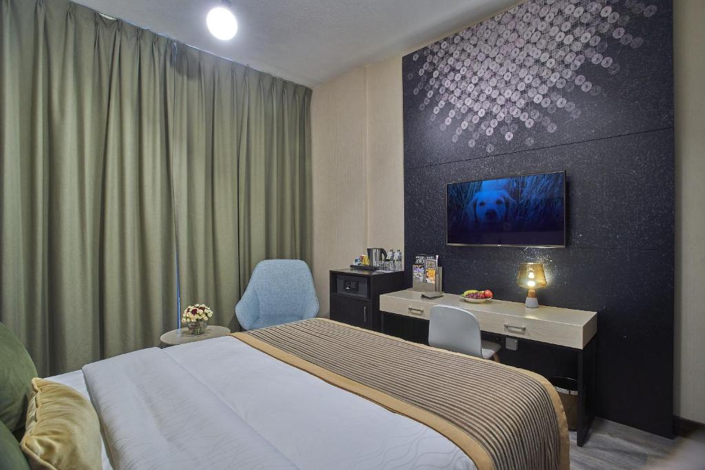 Uma cama ou camas num quarto em TIME Express Hotel Al Khan