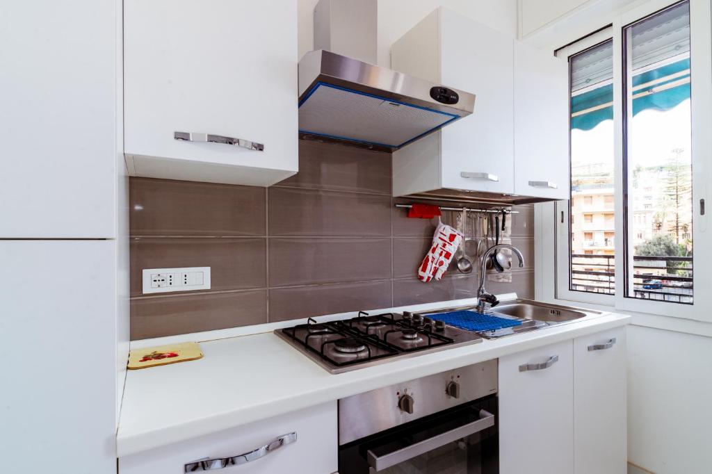 A kitchen or kitchenette at A Casa Vostra