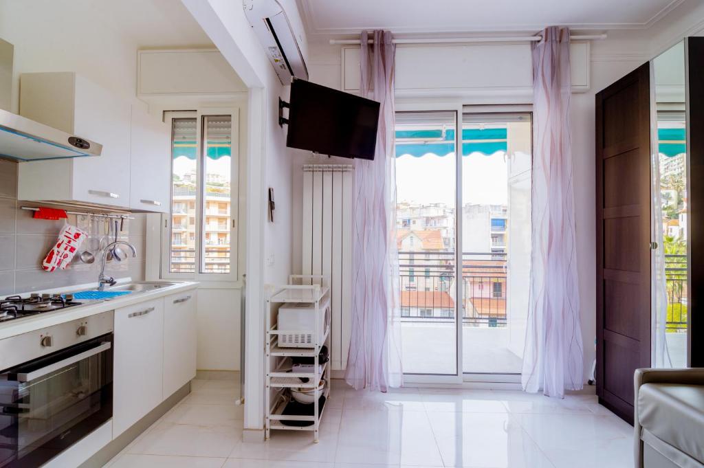 A kitchen or kitchenette at A Casa Vostra