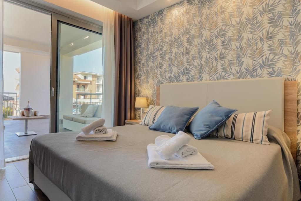 Postel nebo postele na pokoji v ubytování Hotel Serenella