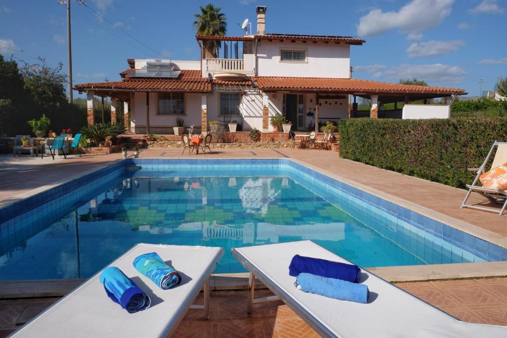 Bazén v ubytování B&B Il Mandorleto Avola nebo v jeho okolí