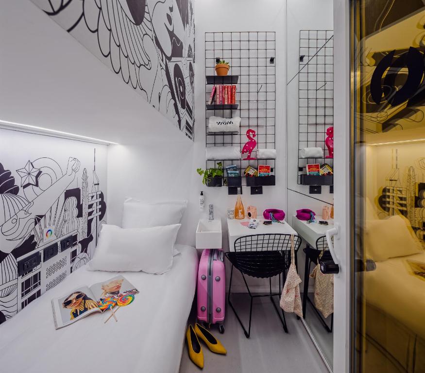 Postel nebo postele na pokoji v ubytování Wom Allenby Pod Hotel