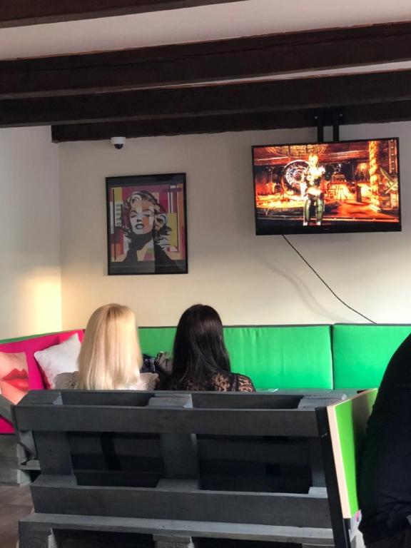 TV a/nebo společenská místnost v ubytování Lucky Hostel на Крещатике