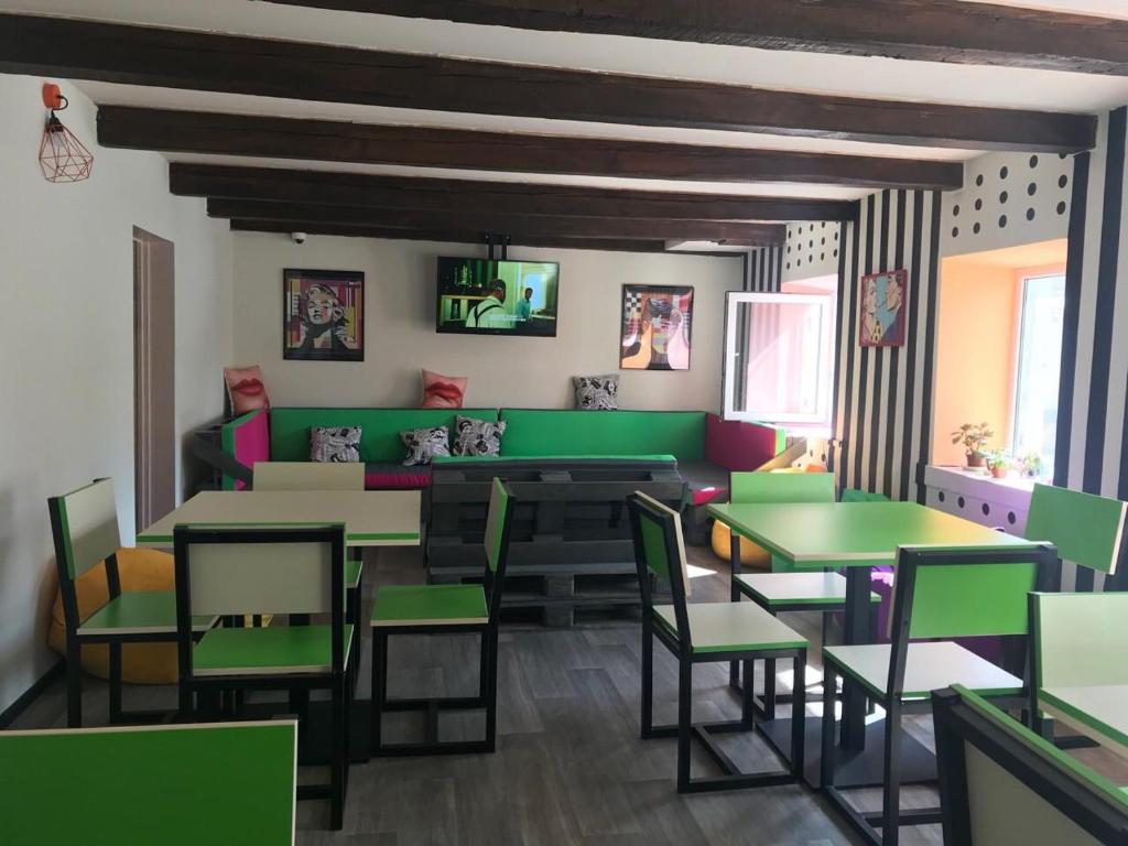 TV a/nebo společenská místnost v ubytování Lucky Hostel на Крещатике