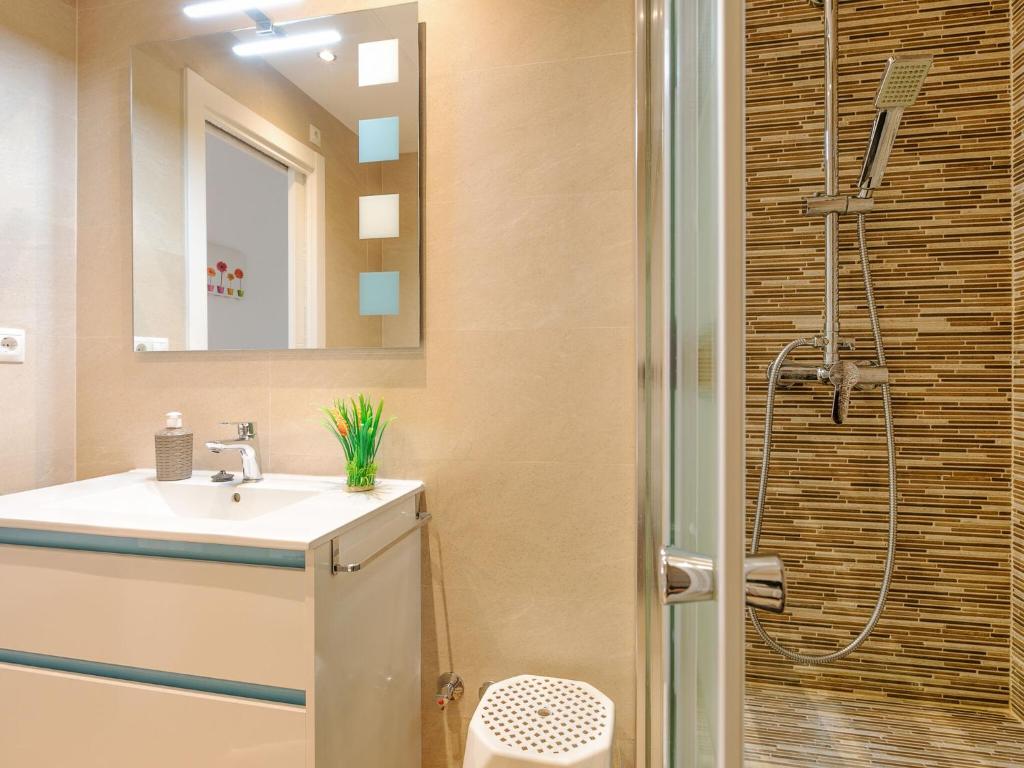 Koupelna v ubytování Belvilla by OYO Cozy apartment