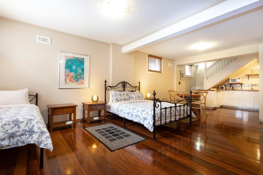 Postel nebo postele na pokoji v ubytování Fremantle Bed & Breakfast