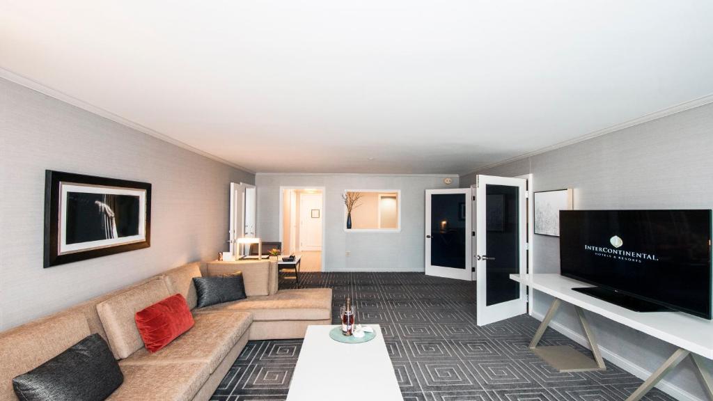 InterContinental Kansas City at the Plaza by IHG photo