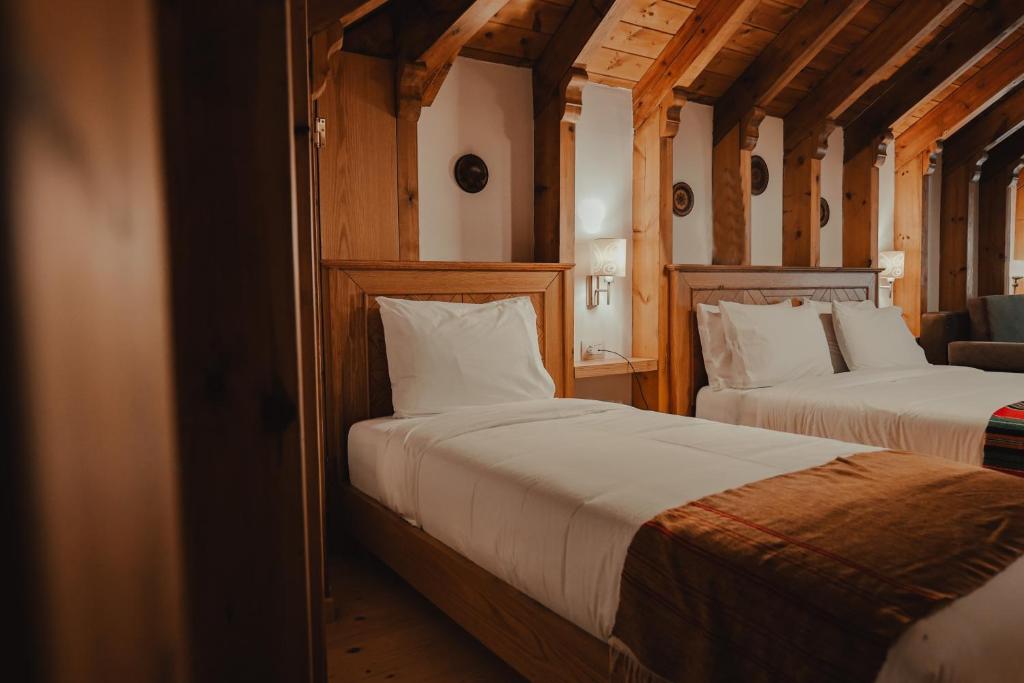 Postel nebo postele na pokoji v ubytování Hotel Argjiro