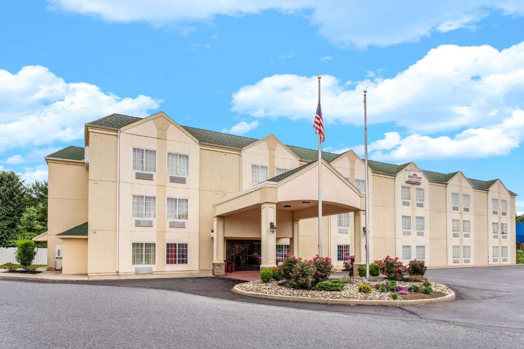 a building with an american flag in front of it at Hawthorn Suites by Wyndham Allentown-Fogelsville in Fogelsville