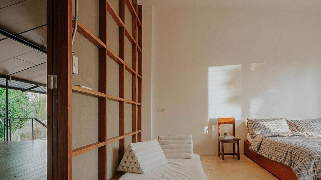 Postel nebo postele na pokoji v ubytování Baan Lek Villa