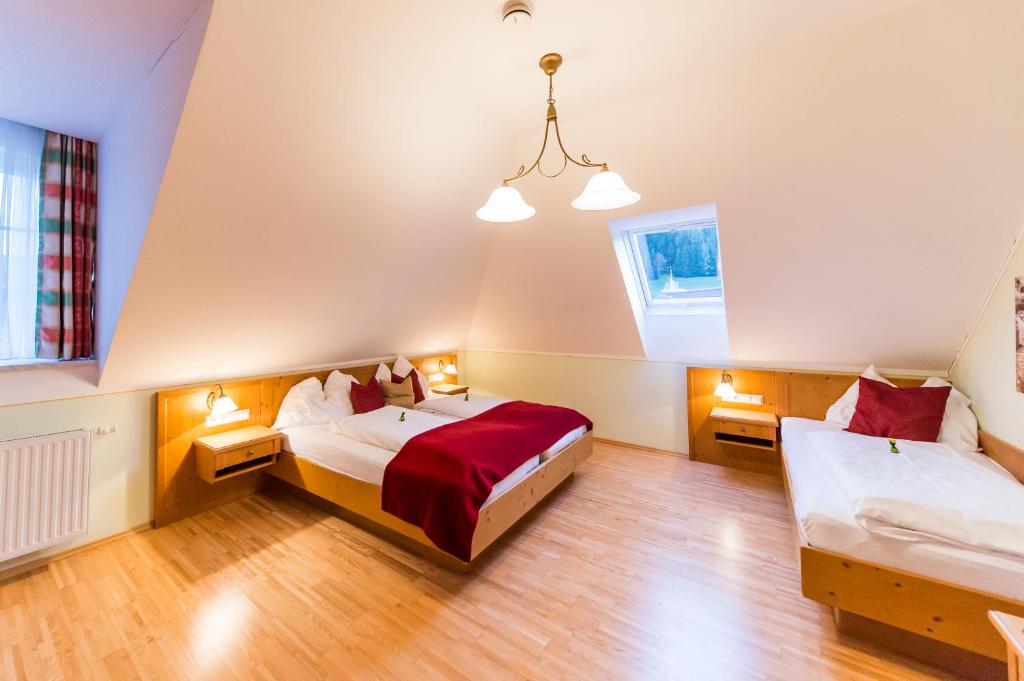 Postel nebo postele na pokoji v ubytování Landhotel Timmerer