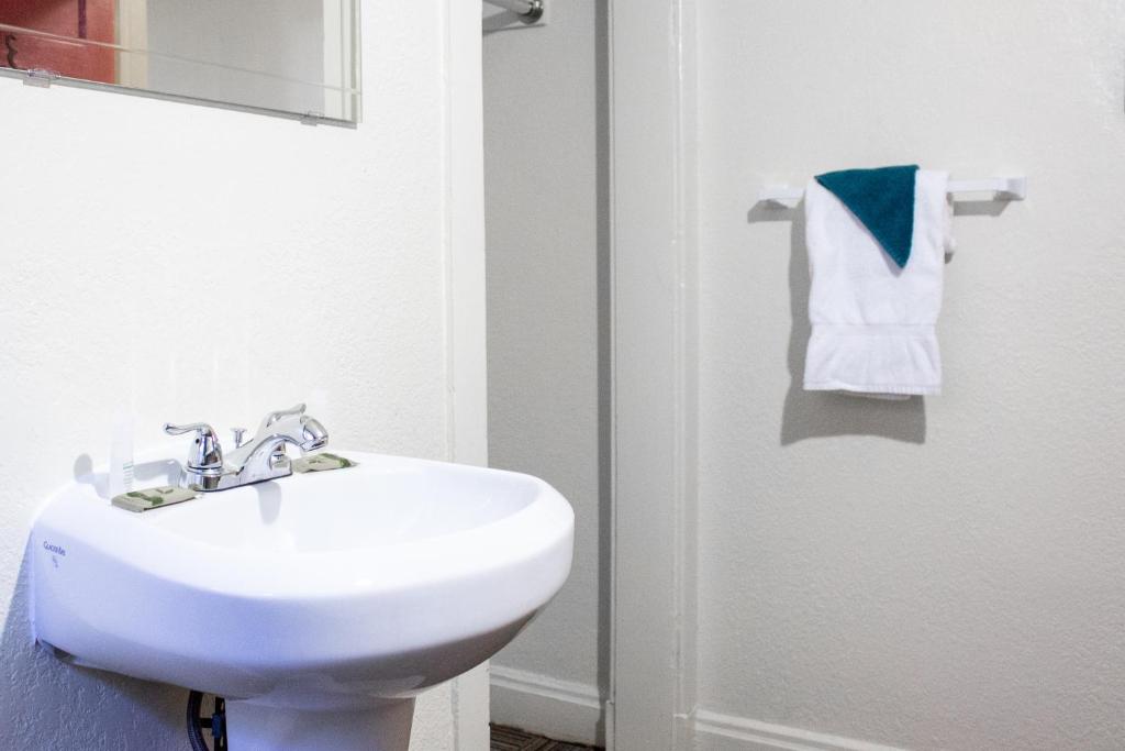 11th Avenue Hostel photo
