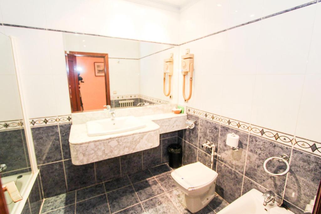 Koupelna v ubytování Hotel Castellano Centro