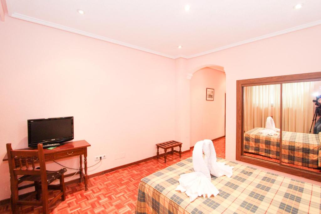 Postel nebo postele na pokoji v ubytování Hotel Castellano Centro