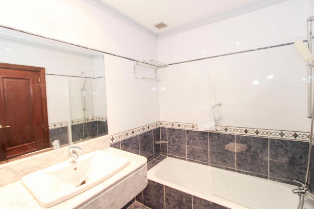 Koupelna v ubytování Hotel Castellano Centro