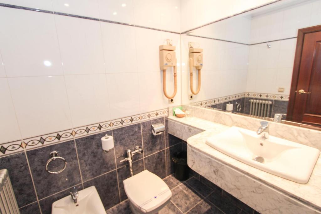 Koupelna v ubytování Hotel Castellano Centro