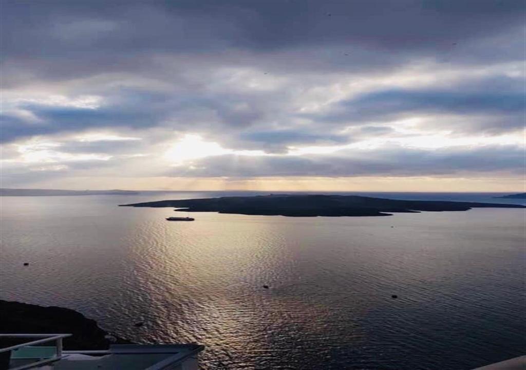 Loucas on the Cliff - Resim 27