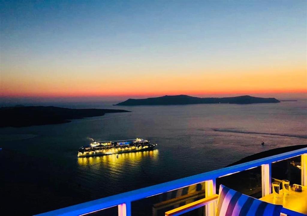 Loucas on the Cliff - Resim 31