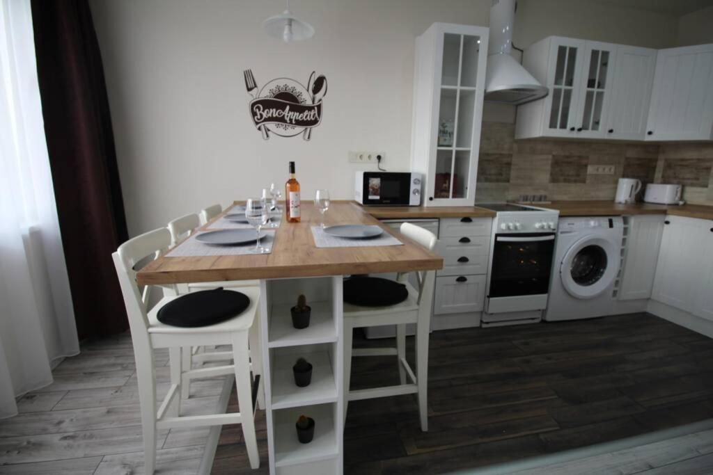 Kuchyň nebo kuchyňský kout v ubytování HIGH STREET APARTMAN